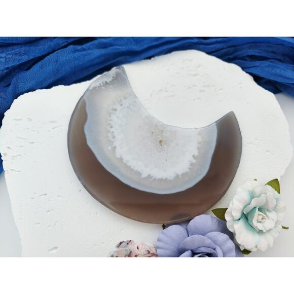 Large Druzy Agate Flat Moon Crystal Carving - Picture 4 of 6